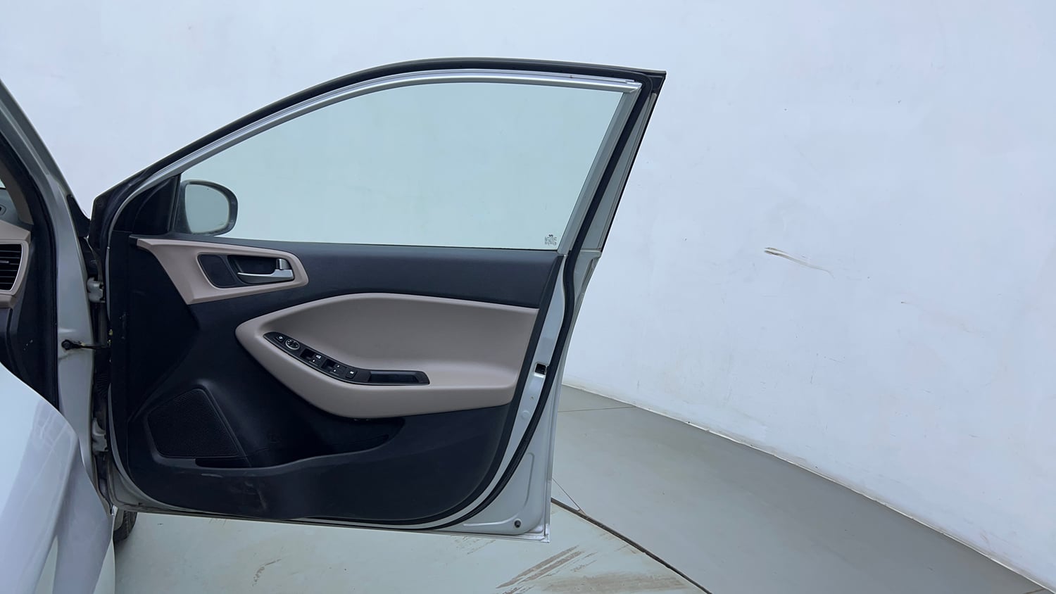 Used 2018 Hyundai Elite i20 Asta 1.2 Petrol Manual interior RIGHT FRONT DOOR OPEN VIEW