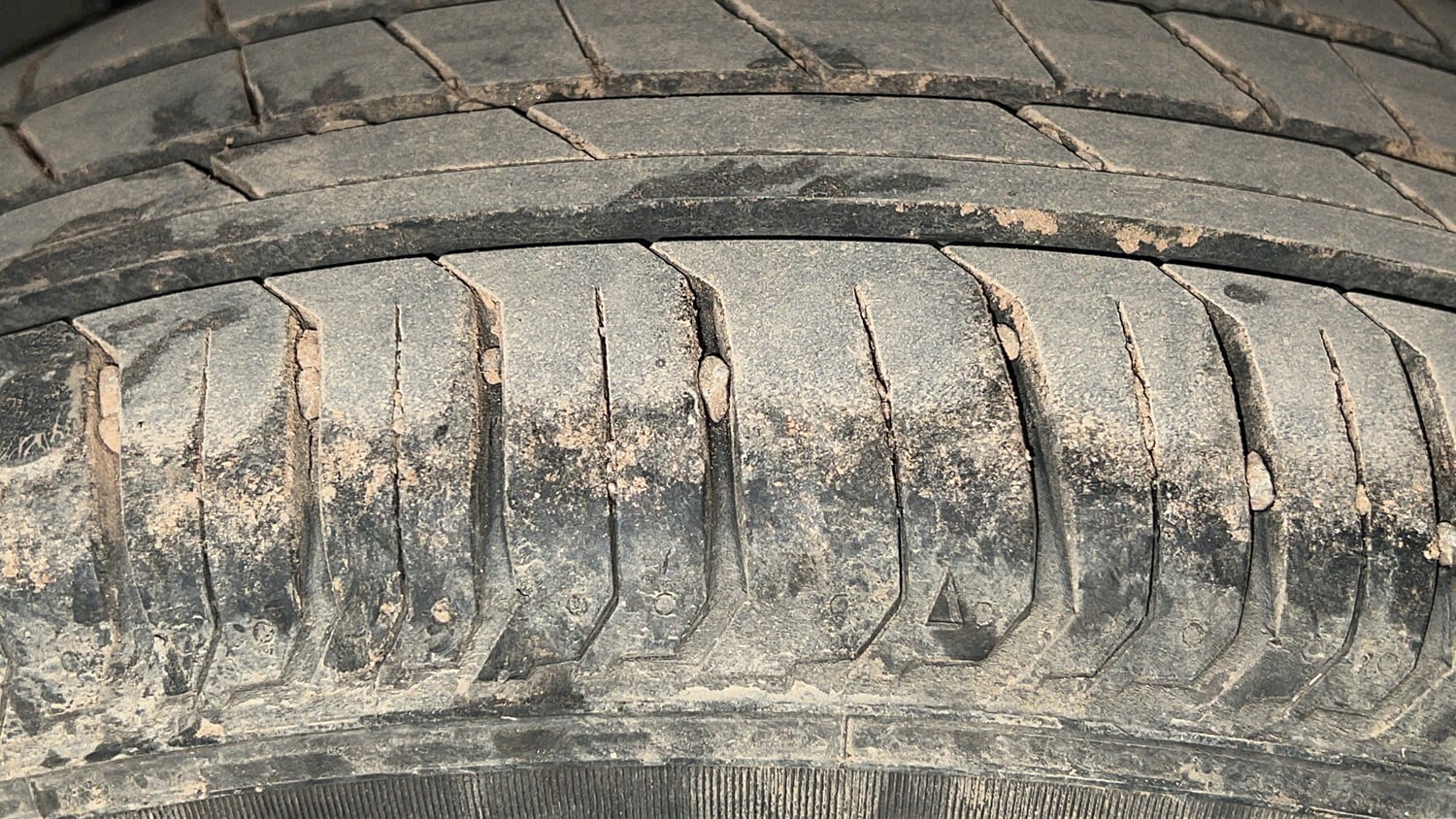Used 2023 Tata Punch Accomplished MT Petrol Manual tyres LEFT REAR TYRE TREAD VIEW