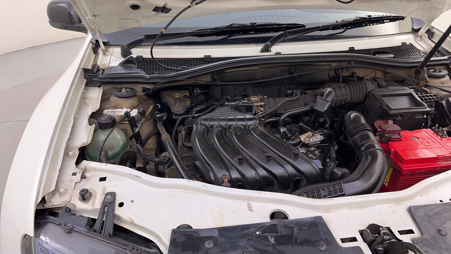 Used 2017 Renault Duster RXS CVT Petrol Automatic engine ENGINE RIGHT SIDE HINGE & APRON VIEW