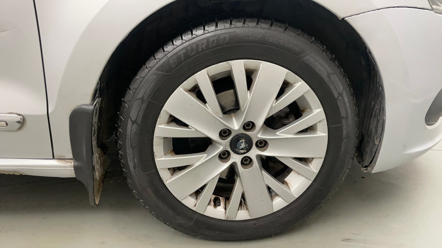 Used 2015 Volkswagen Vento Highline Diesel Diesel Manual tyres RIGHT FRONT TYRE RIM VIEW