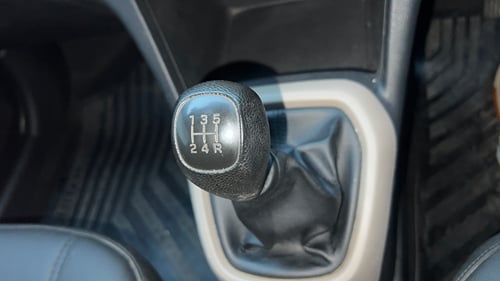 Used 2016 Hyundai Grand i10 Magna 1.2 Kappa VTVT Petrol Manual interior GEAR  KNOB VIEW