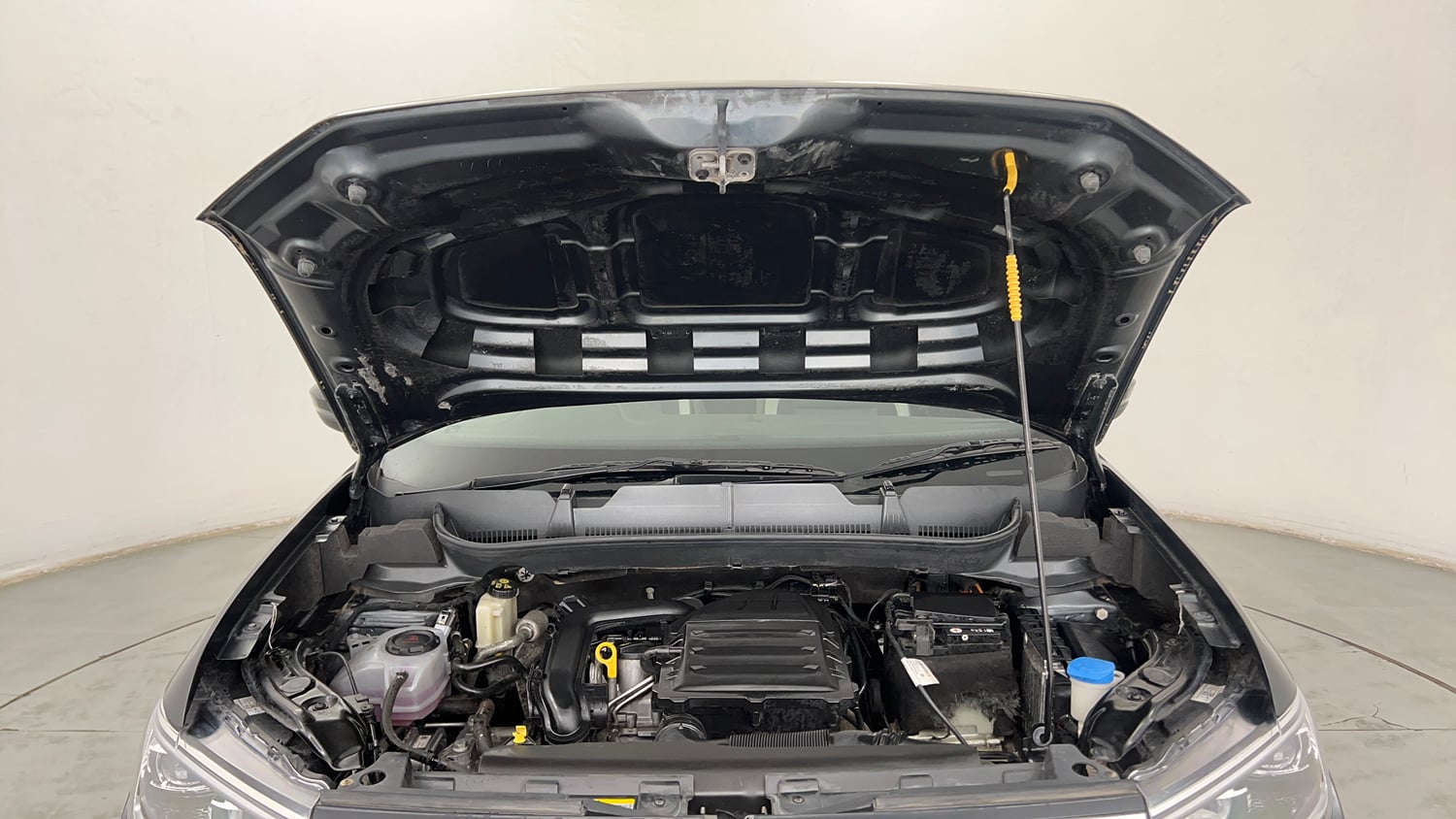 Used 2022 Volkswagen Taigun Topline 1.0 TSI MT Petrol Manual engine ENGINE & BONNET OPEN FRONT VIEW