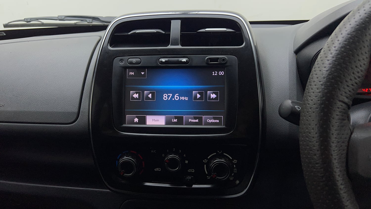 Used 2016 Renault Kwid RXT CNG (Outside Fitted) Cng Manual top_features Integrated (in-dash) music system
