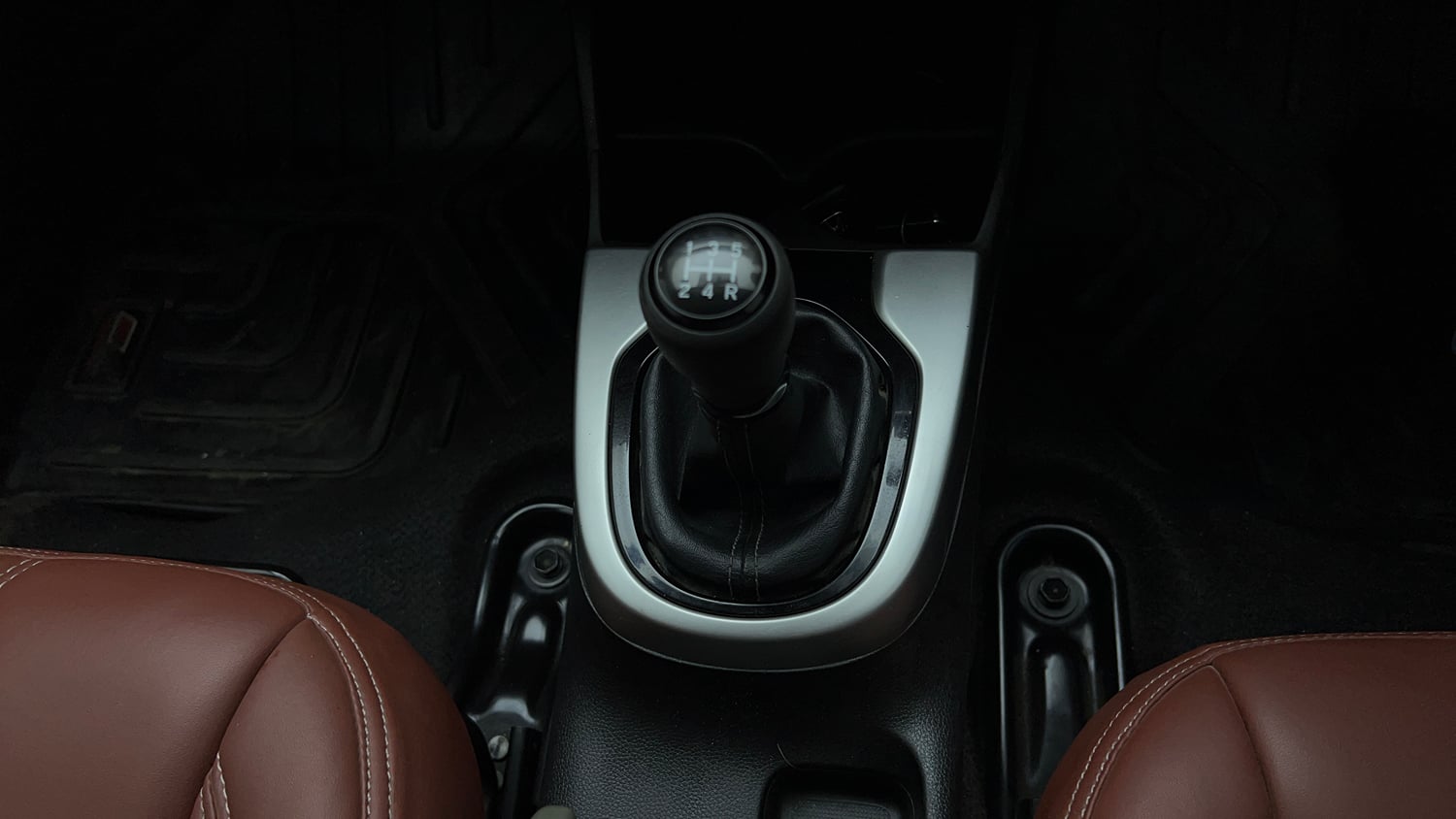Used 2022 Honda WR-V VX MT Petrol Petrol Manual interior GEAR  KNOB VIEW