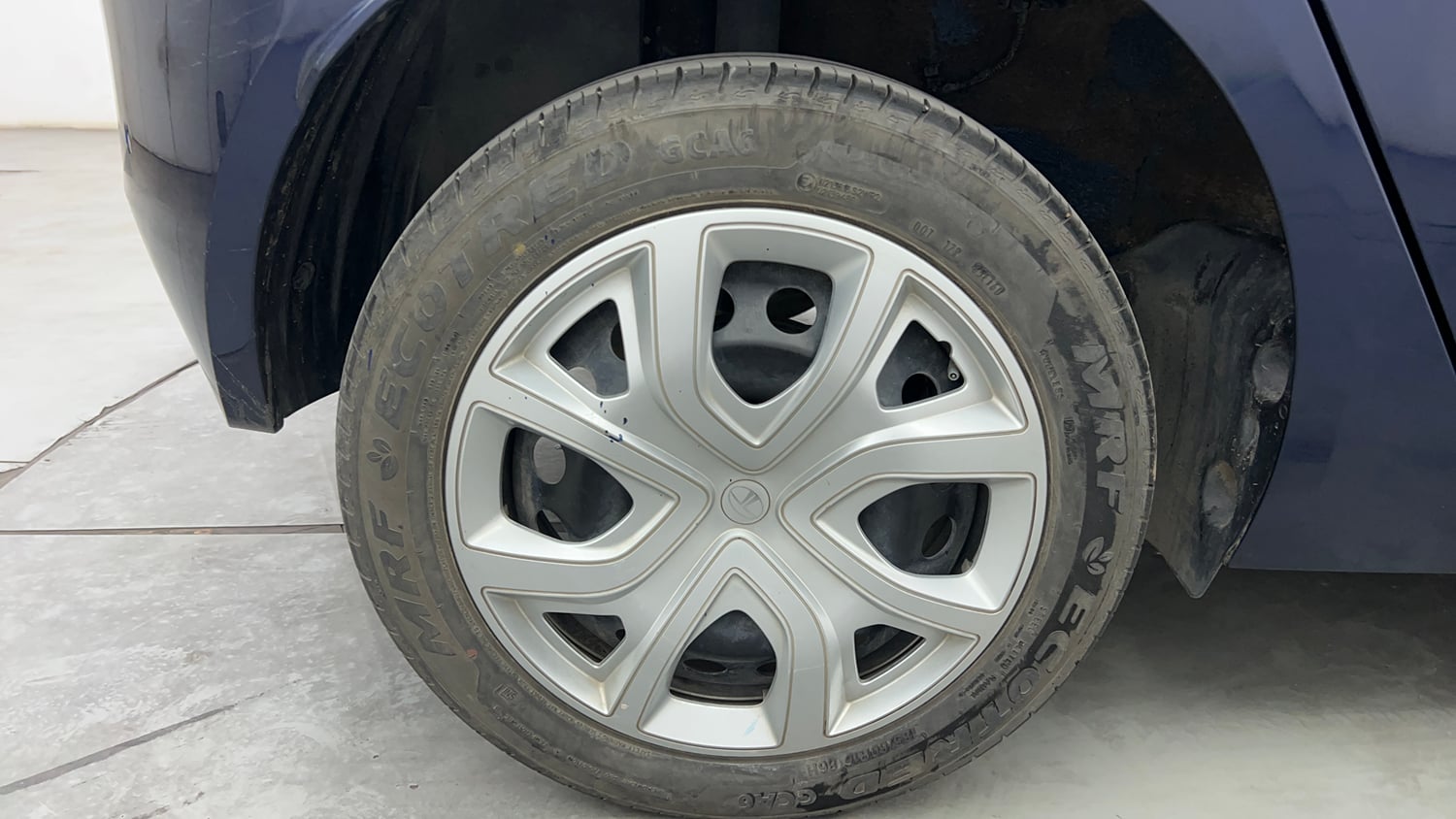 Used 2024 Tata Altroz XTA Petrol Petrol Automatic tyres RIGHT REAR TYRE RIM VIEW