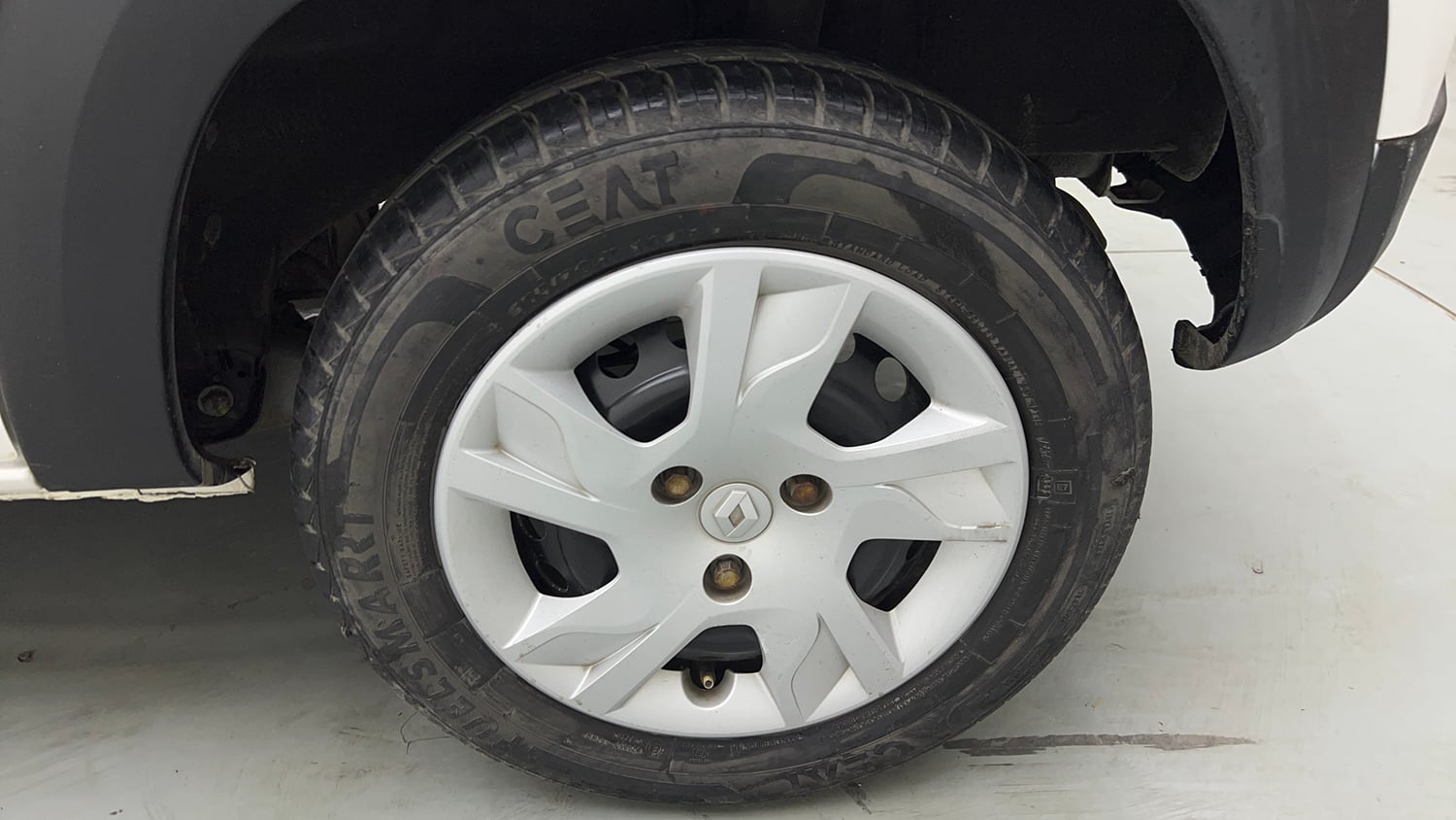 Used 2022 Renault Kwid RXT 1.0 AMT Petrol Automatic tyres LEFT REAR TYRE RIM VIEW