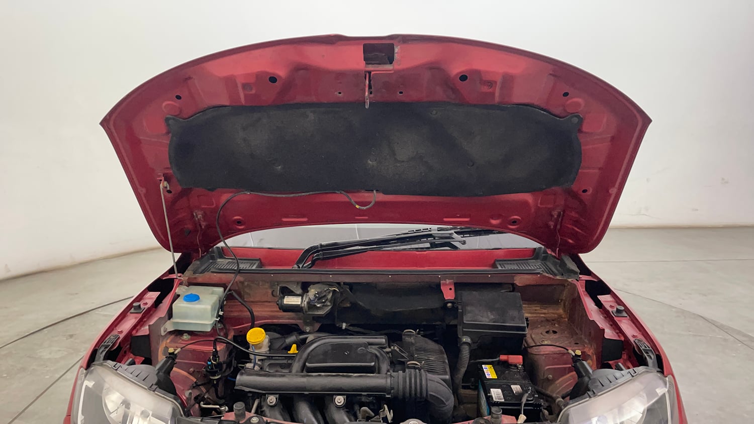 Used 2018 Renault Kwid RXT Petrol Manual engine ENGINE & BONNET OPEN FRONT VIEW