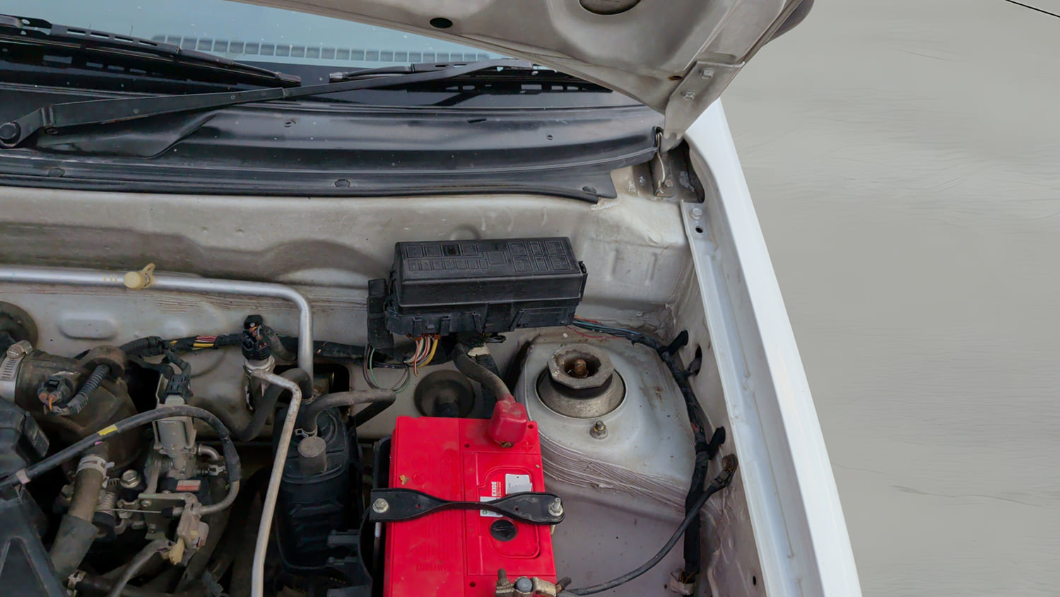 Used 2013 Maruti Suzuki Alto K10 VXi Petrol Manual engine ENGINE LEFT SIDE HINGE & APRON VIEW