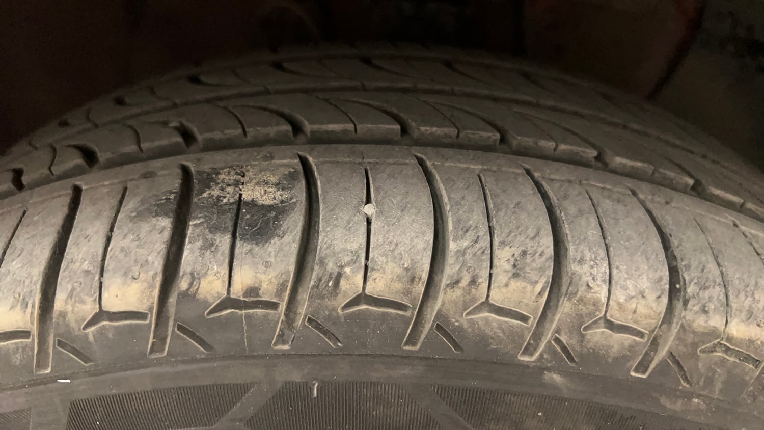 Used 2017 Hyundai Elite i20 Asta 1.2 Petrol Manual tyres RIGHT FRONT TYRE TREAD VIEW