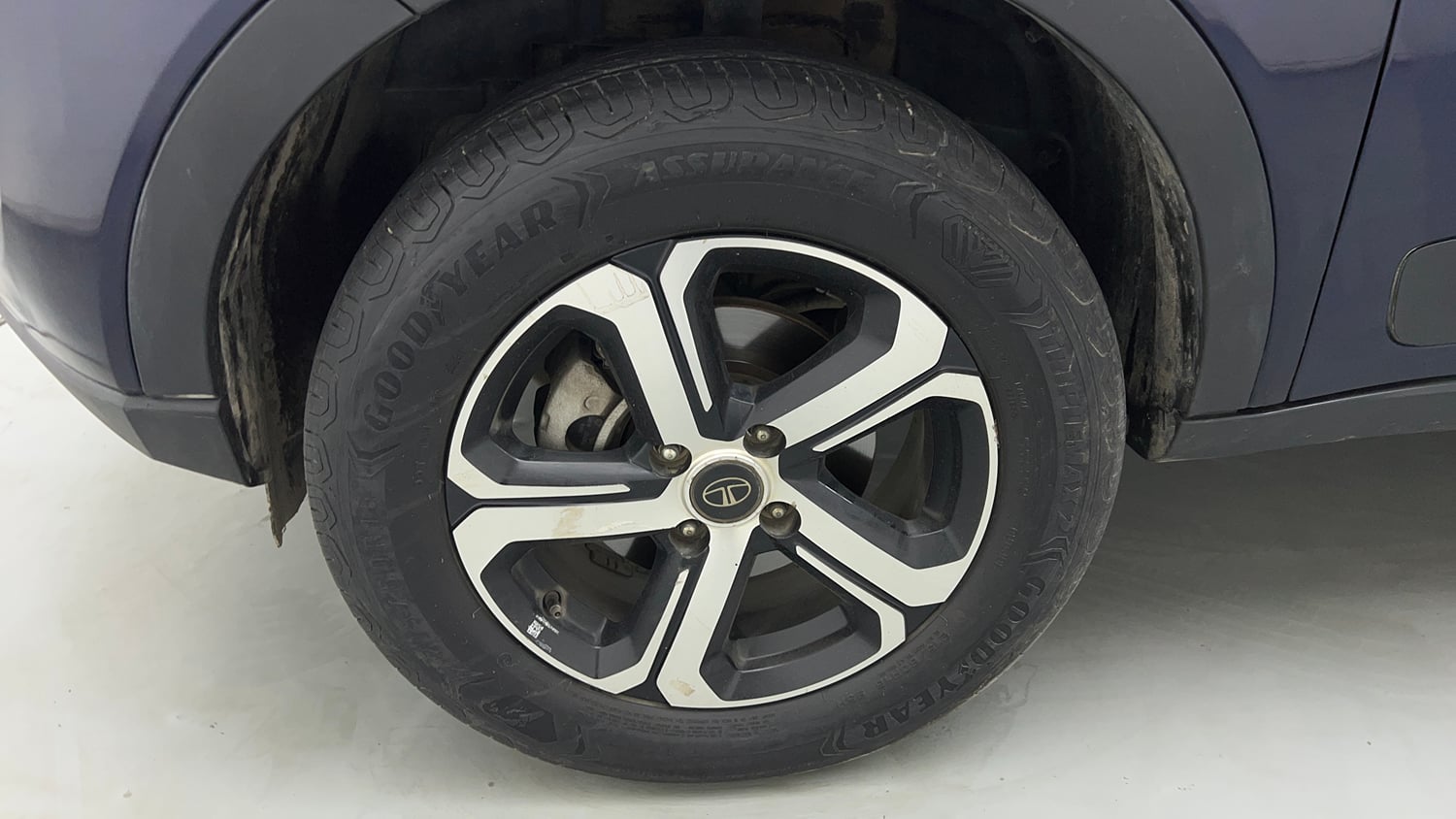 Used 2022 Tata Nexon XZ Plus (HS) Petrol Manual tyres LEFT FRONT TYRE RIM VIEW