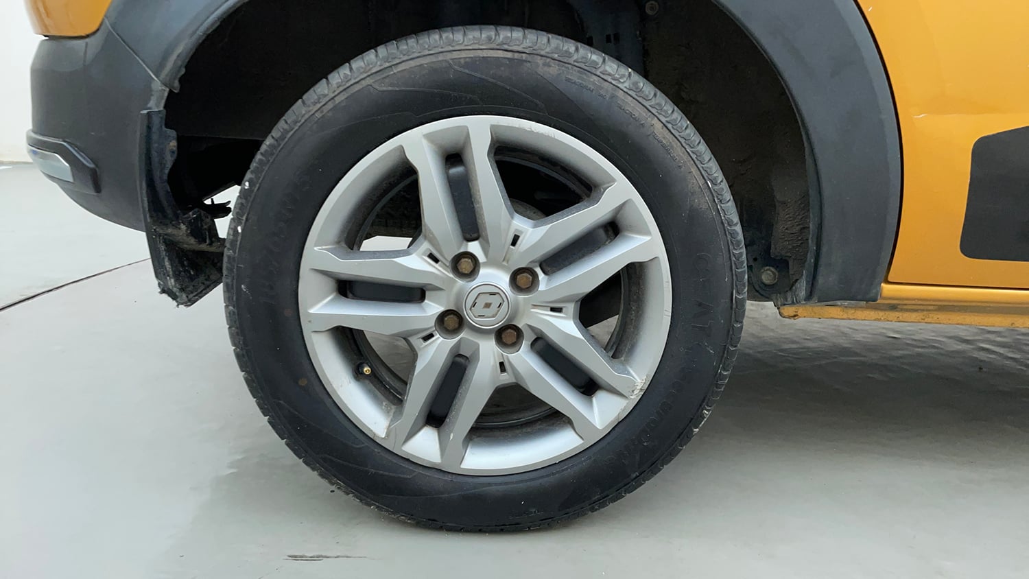 Used 2020 Renault Triber RXZ EASY-R AMT Petrol Automatic tyres RIGHT REAR TYRE RIM VIEW