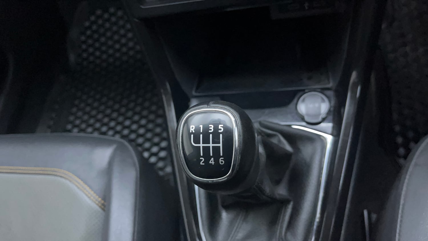 Used 2023 Skoda Kushaq Style 1.0L TSI MT Petrol Manual interior GEAR  KNOB VIEW