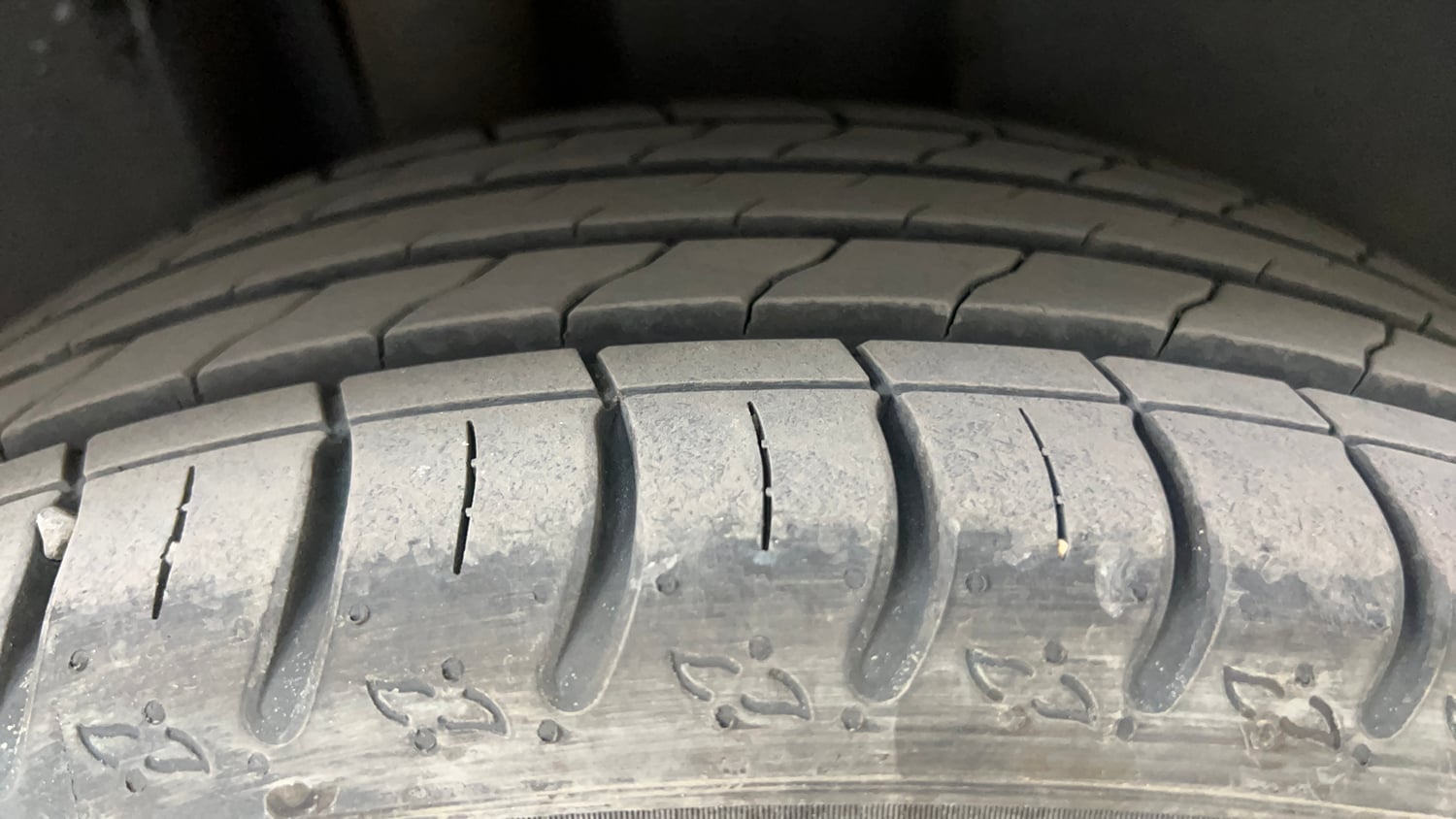 Used 2022 Volkswagen Taigun Topline 1.0 TSI MT Petrol Manual tyres RIGHT REAR TYRE TREAD VIEW