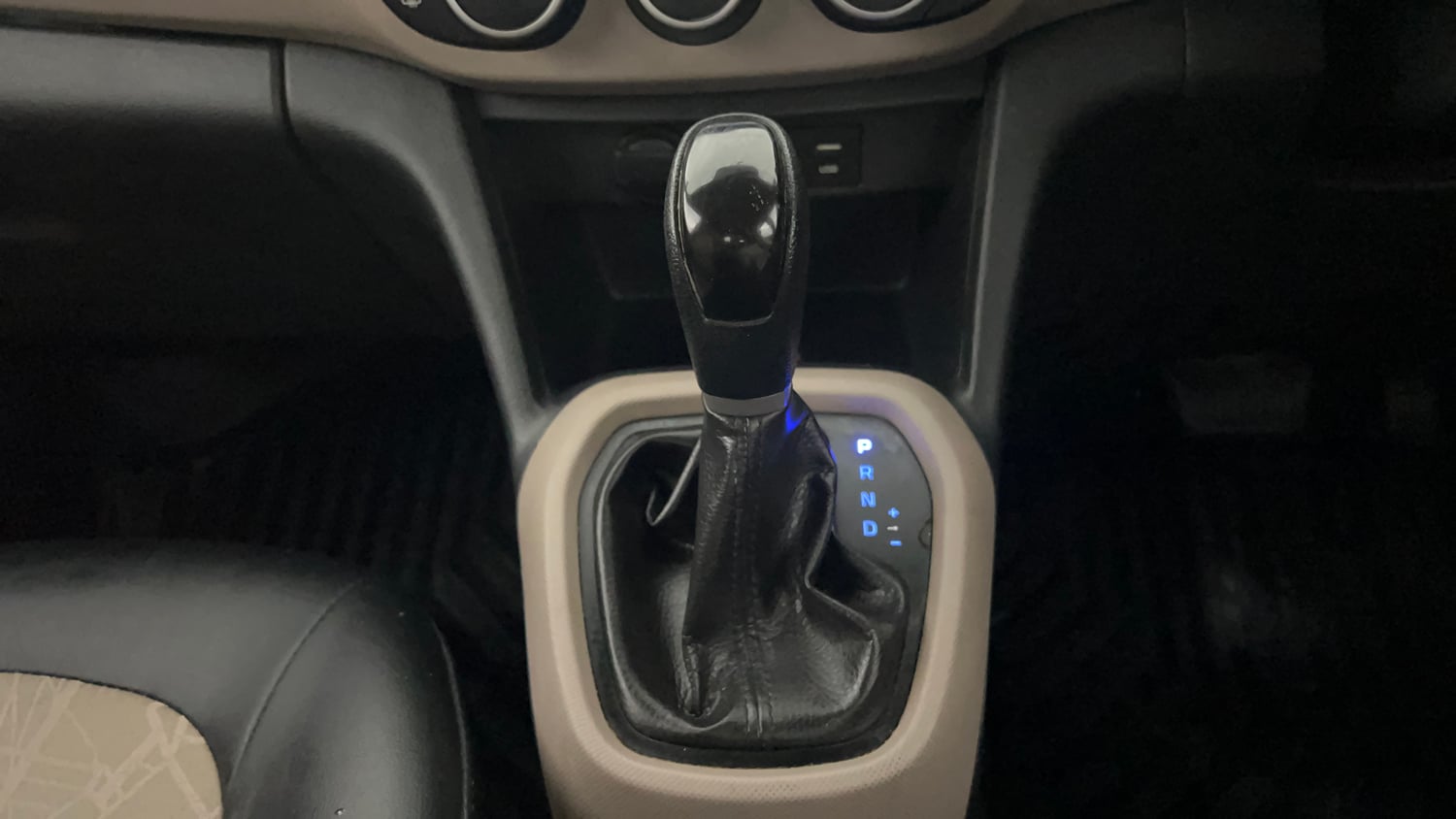 Used 2019 Hyundai Grand i10 Sportz AT 1.2 Kappa VTVT Petrol Automatic interior GEAR  KNOB VIEW