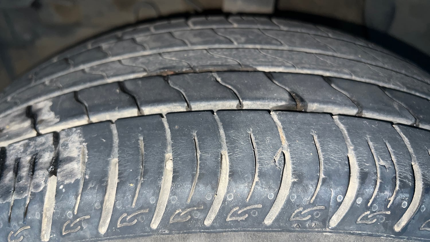 Used 2022 maruti-suzuki Vitara Brezza VXi Petrol Manual tyres LEFT FRONT TYRE TREAD VIEW