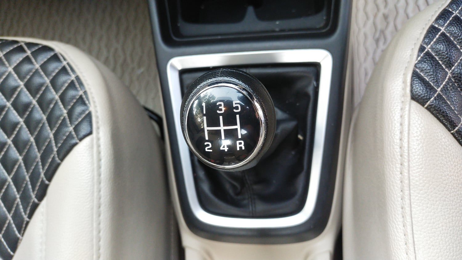 Used 2021 Maruti Suzuki Dzire ZXi Plus Petrol Manual interior GEAR  KNOB VIEW