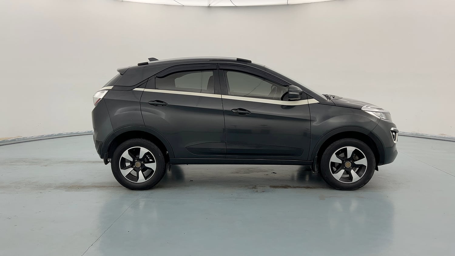 Used 2018 Tata Nexon XZ Plus Petrol Manual exterior RIGHT SIDE VIEW