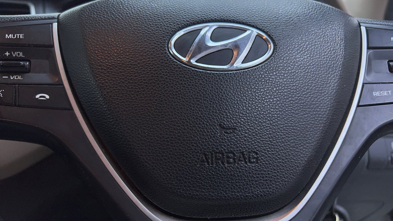 Used 2018 Hyundai Elite i20 Asta 1.2 Petrol Manual top_features Airbags