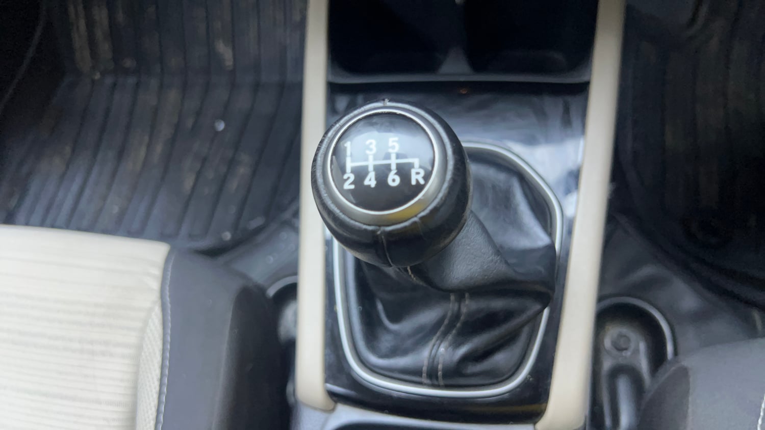 Used 2023 Honda Elevate VX MT Petrol Manual interior GEAR  KNOB VIEW