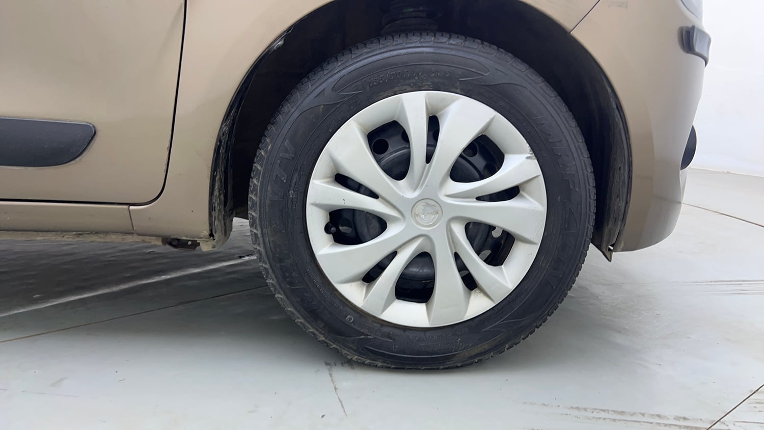 Used 2019 Maruti Suzuki Wagon R ZXi 1.2 Petrol Manual tyres RIGHT FRONT TYRE RIM VIEW
