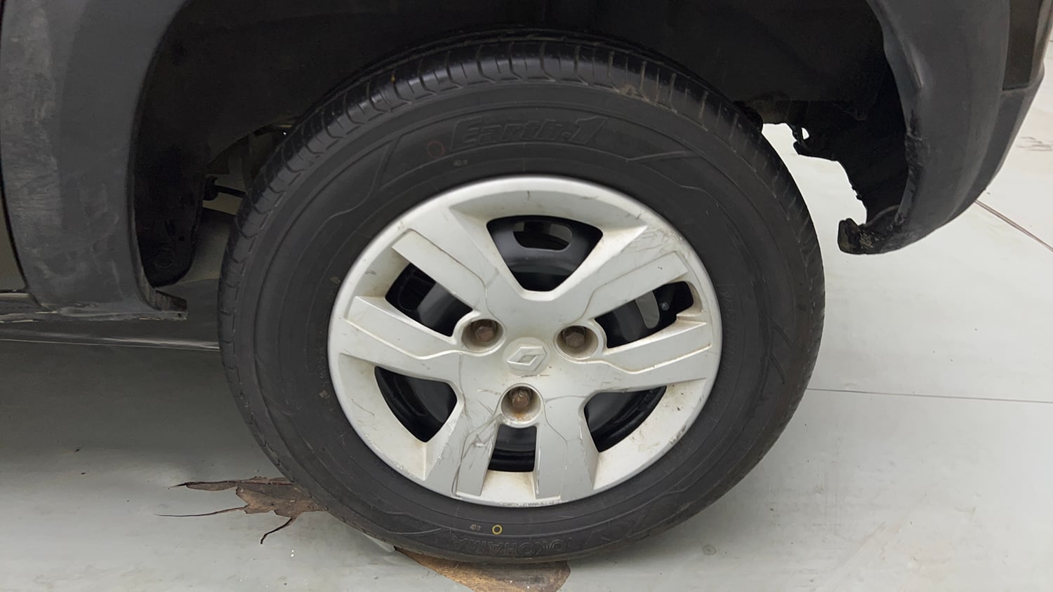 Used 2016 Renault Kwid RXT CNG (Outside Fitted) Cng Manual tyres LEFT REAR TYRE RIM VIEW