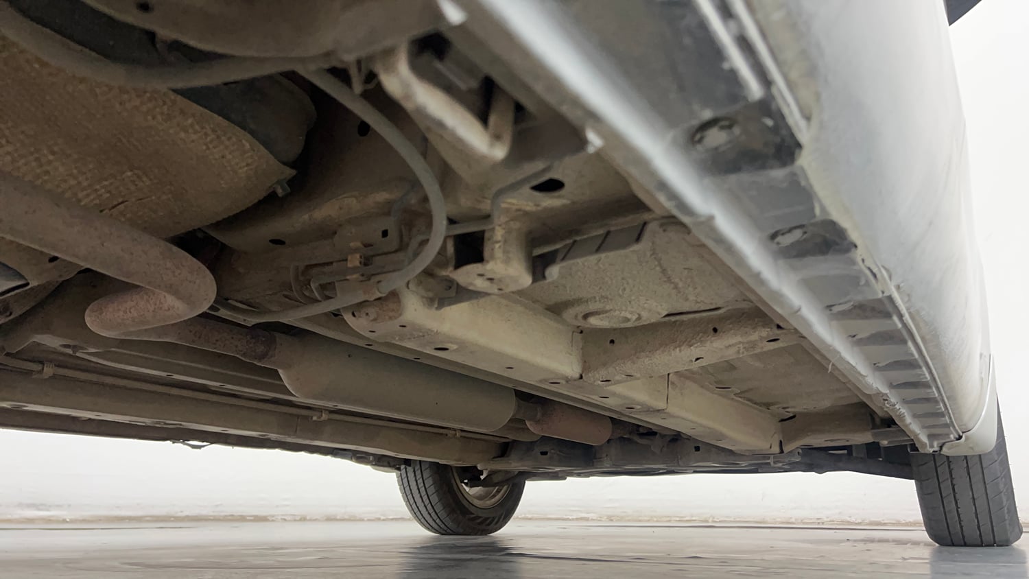 Used 2014 Maruti Suzuki Swift ZXi Petrol Manual extra REAR RIGHT UNDERBODY VIEW