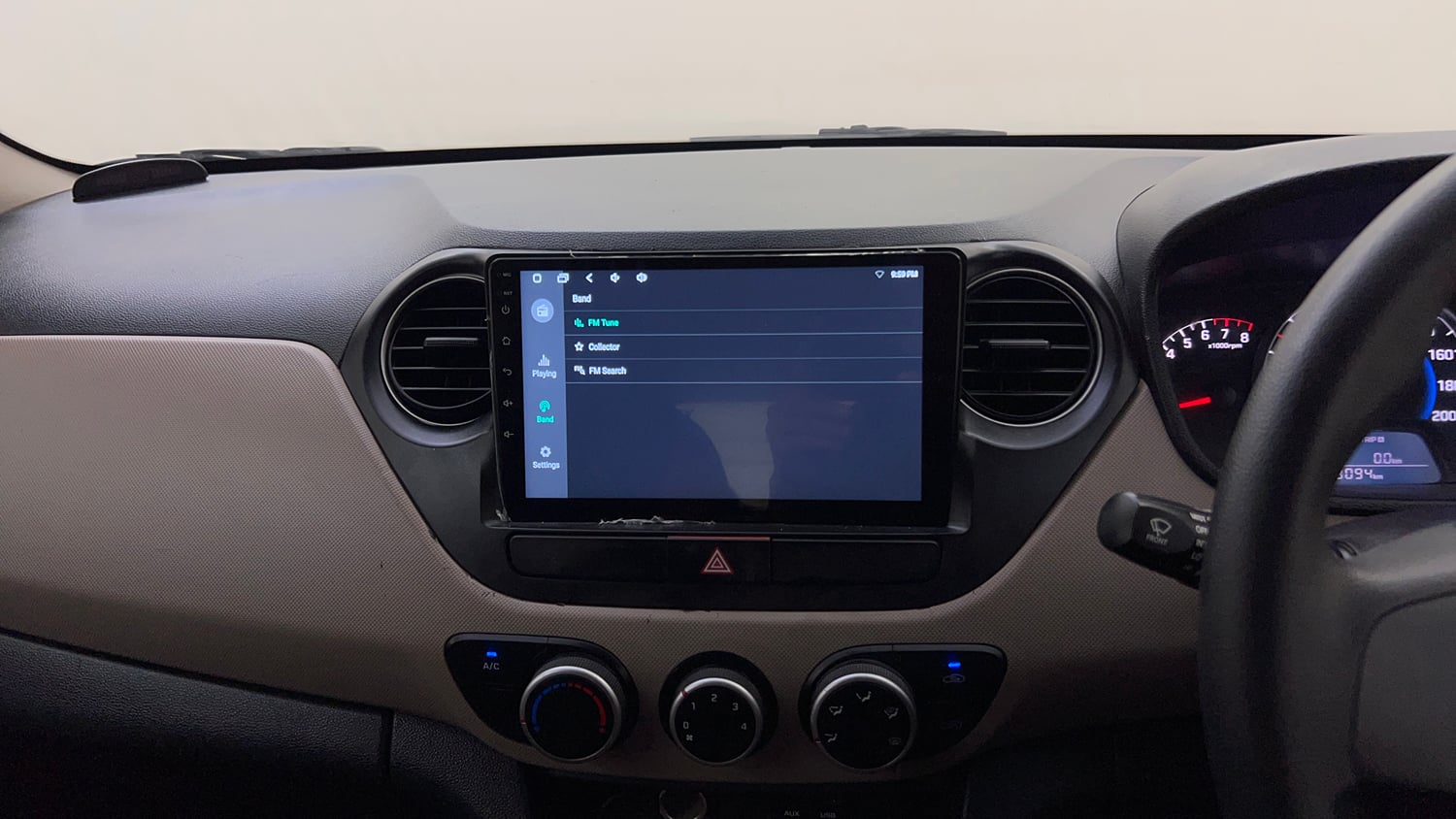 Used 2013 Hyundai Grand i10 Sportz 1.2 Kappa VTVT Petrol Manual top_features Integrated (in-dash) music system
