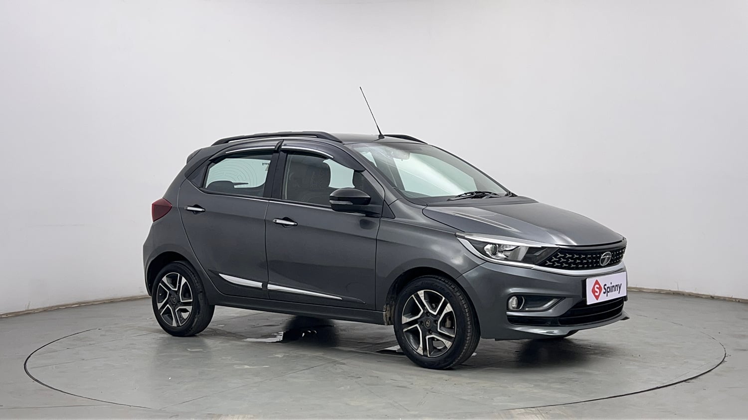 Used 2023 Tata Tiago XZ Plus Petrol Manual exterior RIGHT FRONT CORNER VIEW