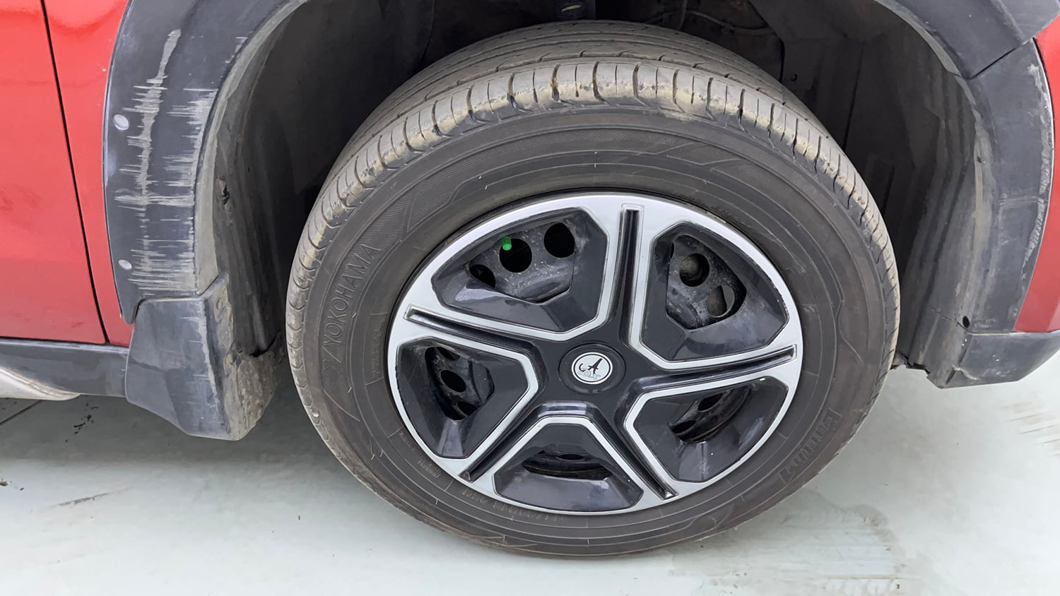Used 2019 maruti-suzuki Vitara Brezza VDi AGS Diesel Automatic tyres RIGHT FRONT TYRE RIM VIEW