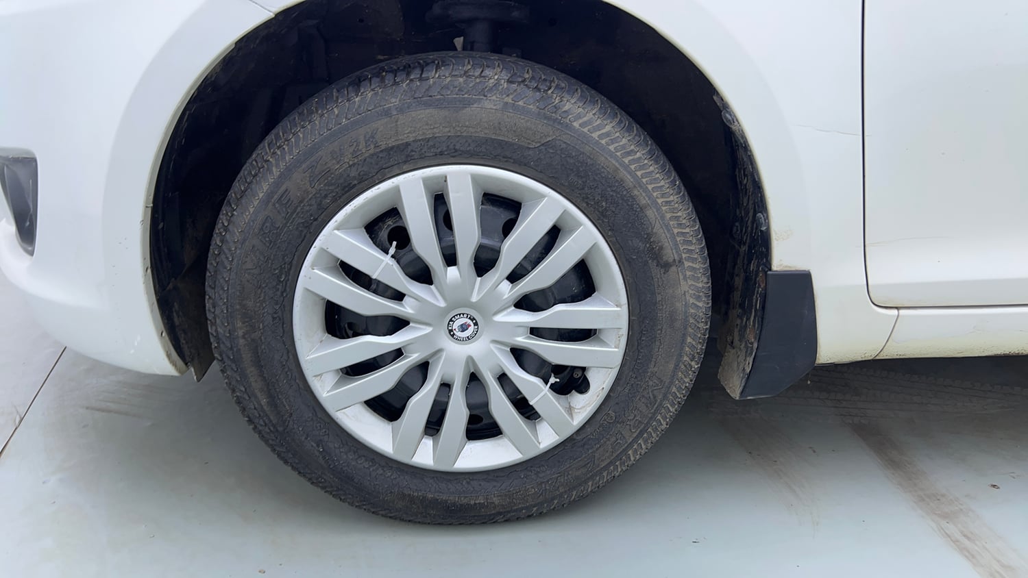 Used 2012 Maruti Suzuki Swift VXi Petrol Manual tyres LEFT FRONT TYRE RIM VIEW