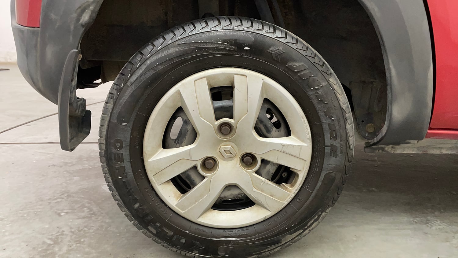 Used 2018 Renault Kwid RXT Petrol Manual tyres RIGHT REAR TYRE RIM VIEW