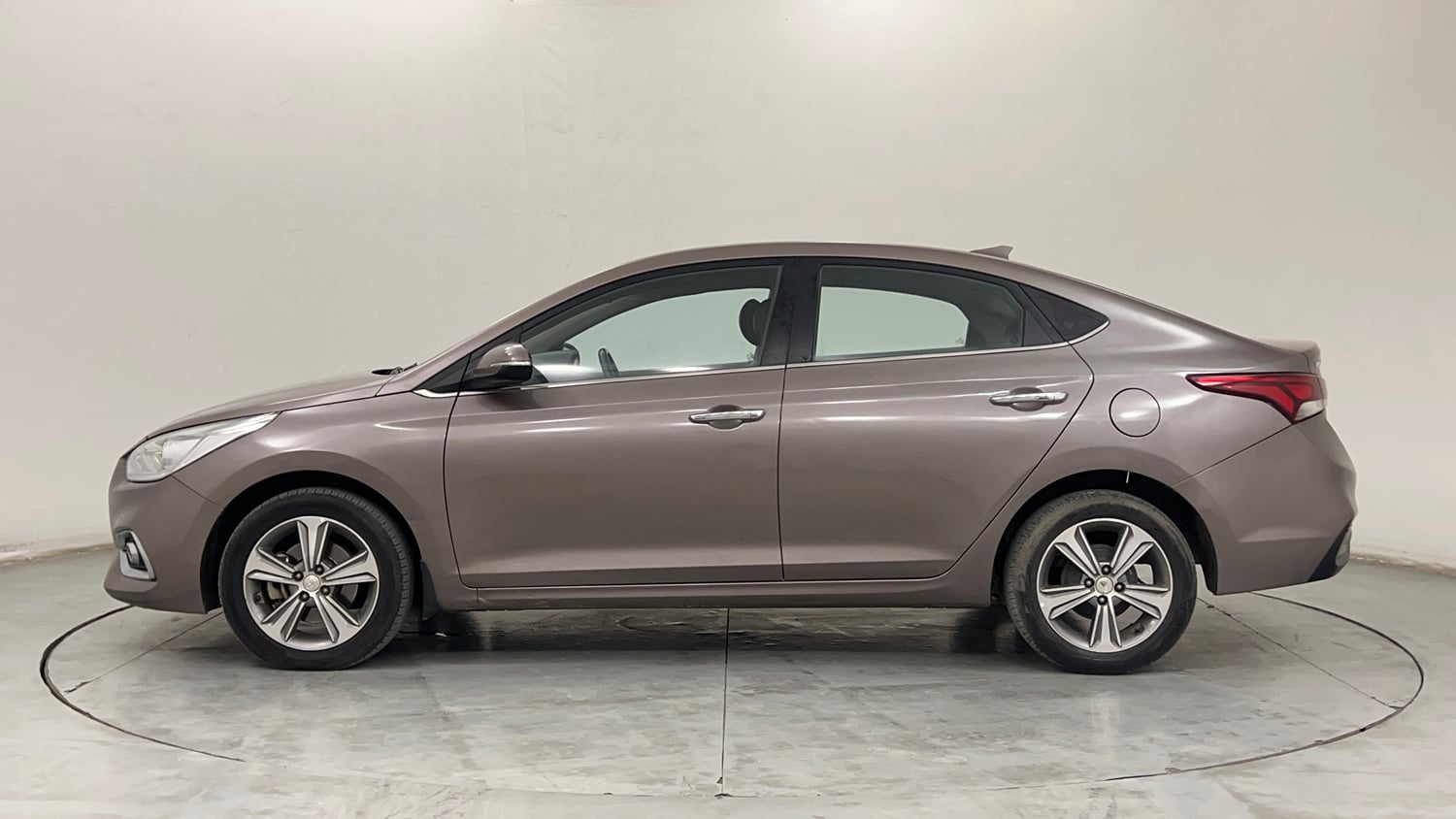 Used 2019 Hyundai Verna SX (O) 1.6 CRDi  AT Diesel Automatic exterior LEFT SIDE VIEW