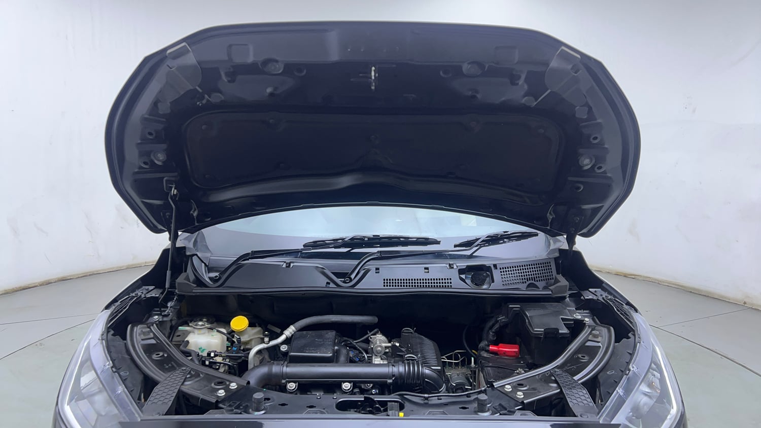 Used 2024 Nissan Magnite XE AMT Petrol Automatic engine ENGINE & BONNET OPEN FRONT VIEW