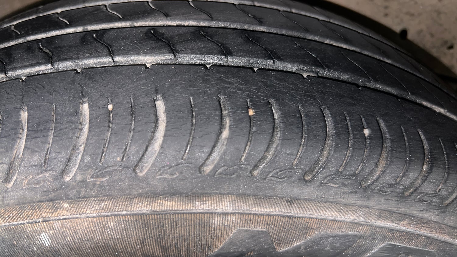 Used 2015 Maruti Suzuki Celerio ZXi AMT Petrol Automatic tyres RIGHT REAR TYRE TREAD VIEW