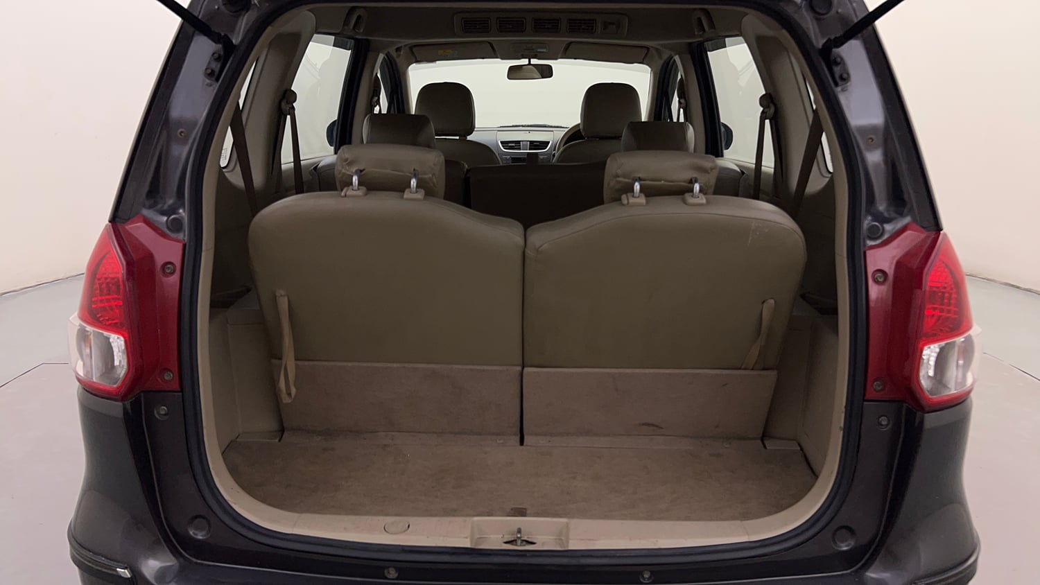Used 2017 Maruti Suzuki Ertiga VXI Petrol Manual interior DICKY INSIDE VIEW