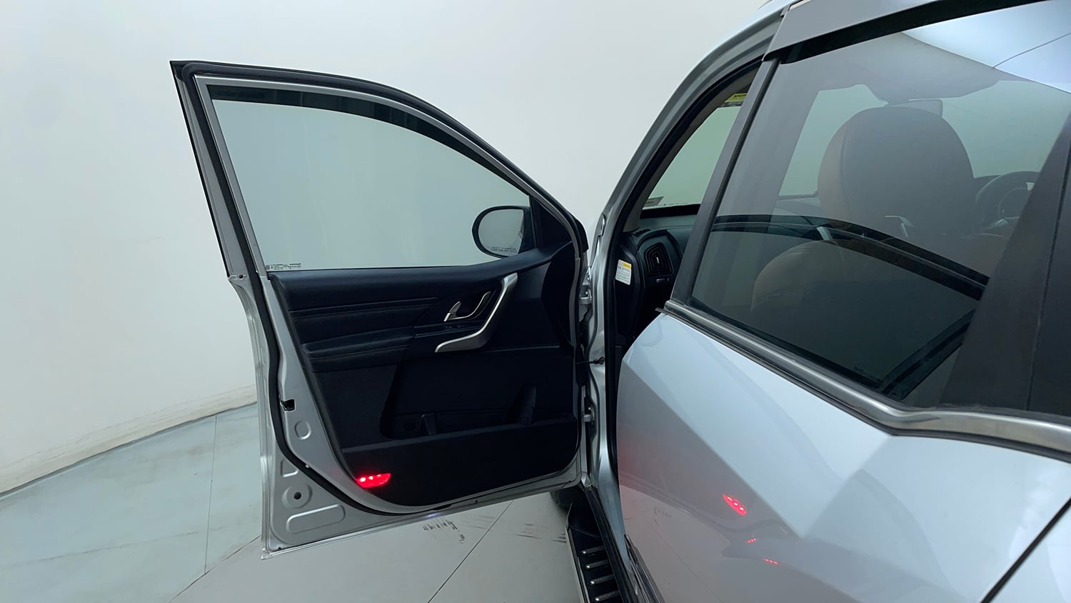 Used 2018 Mahindra XUV500 W11 AT Diesel Automatic interior LEFT FRONT DOOR OPEN VIEW