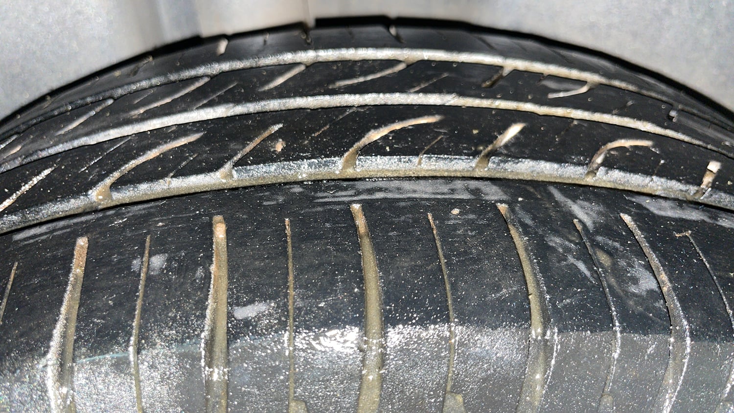 Used 2015 Volkswagen Vento Highline Diesel Diesel Manual tyres RIGHT REAR TYRE TREAD VIEW
