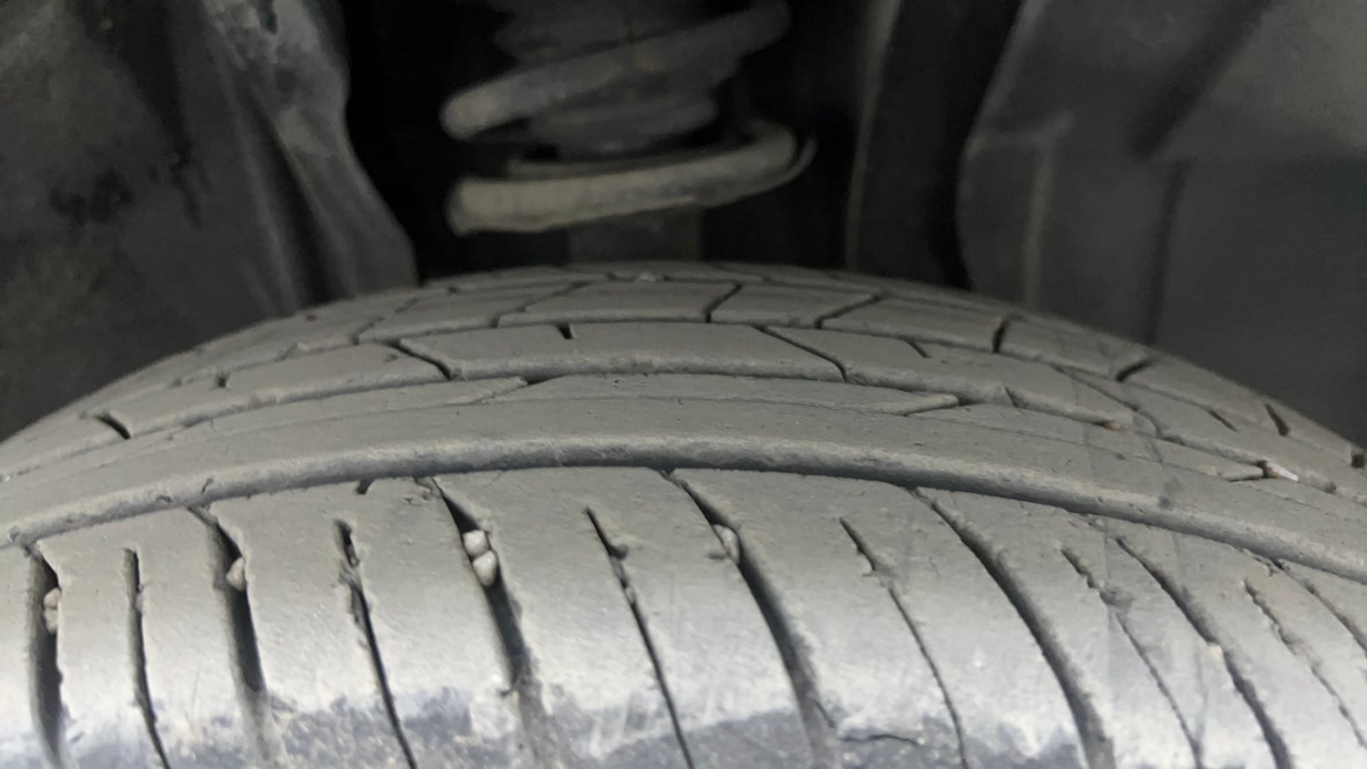 Used 2024 Nissan Magnite XE AMT Petrol Automatic tyres RIGHT FRONT TYRE TREAD VIEW