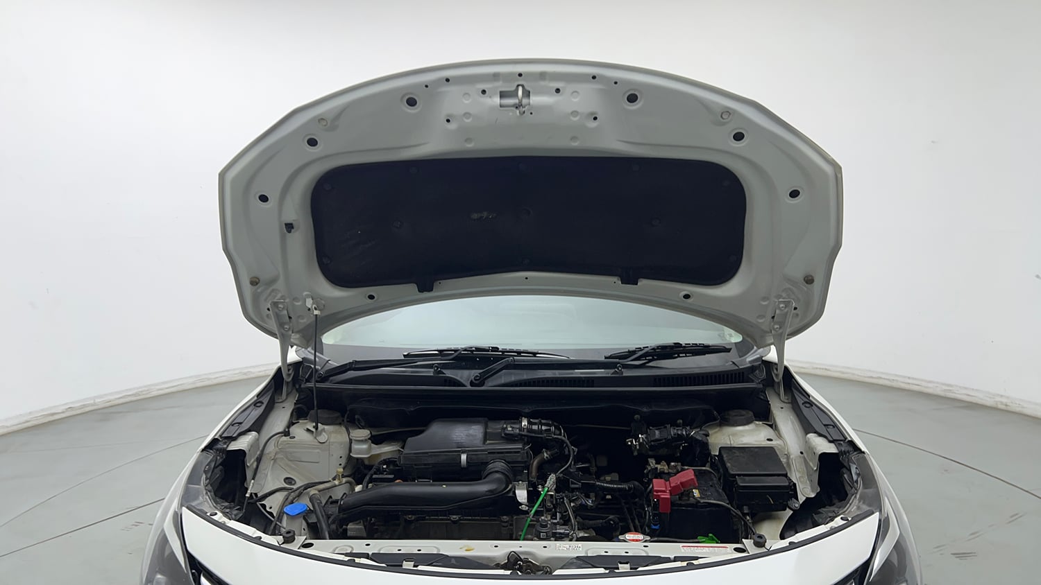 Used 2022 Maruti Suzuki Baleno Zeta Petrol Manual engine ENGINE & BONNET OPEN FRONT VIEW