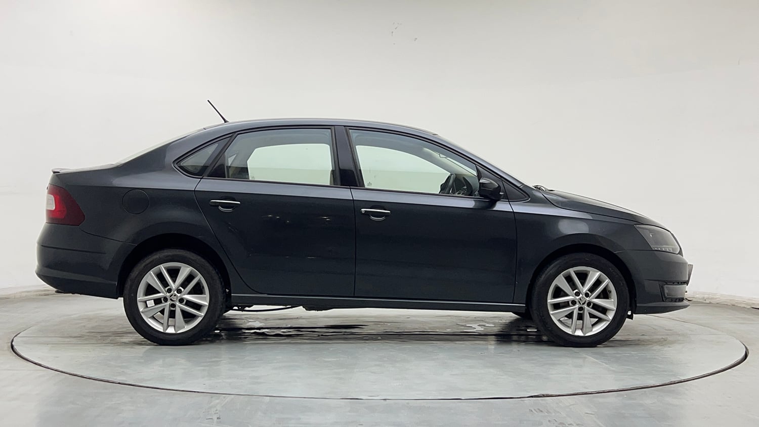 Used 2018 Skoda Rapid Style 1.6 MPI Petrol Manual exterior RIGHT SIDE VIEW