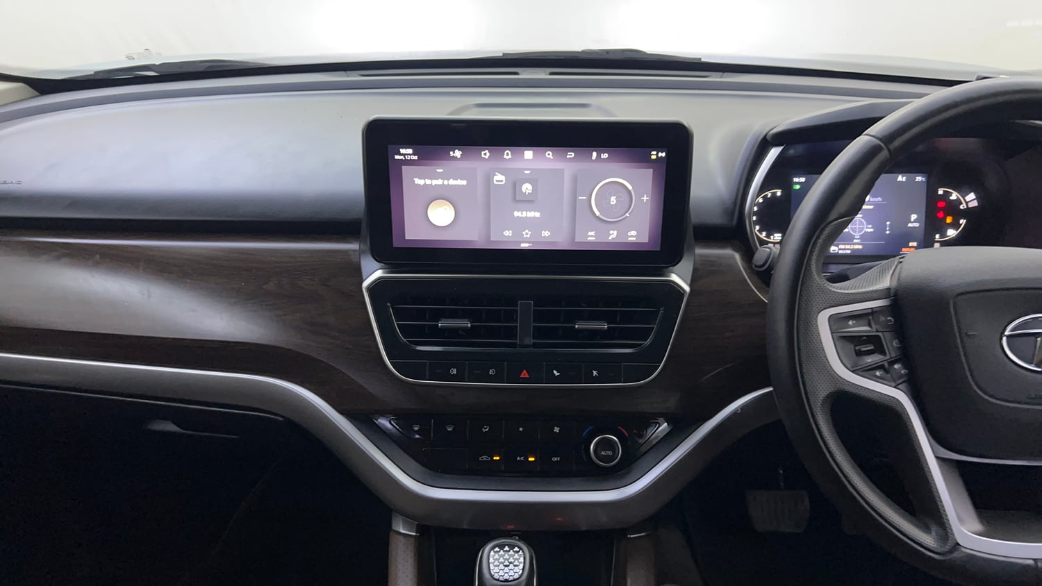Used 2023 Tata Harrier XZA Plus (O) Diesel Automatic interior MUSIC SYSTEM & AC CONTROL VIEW