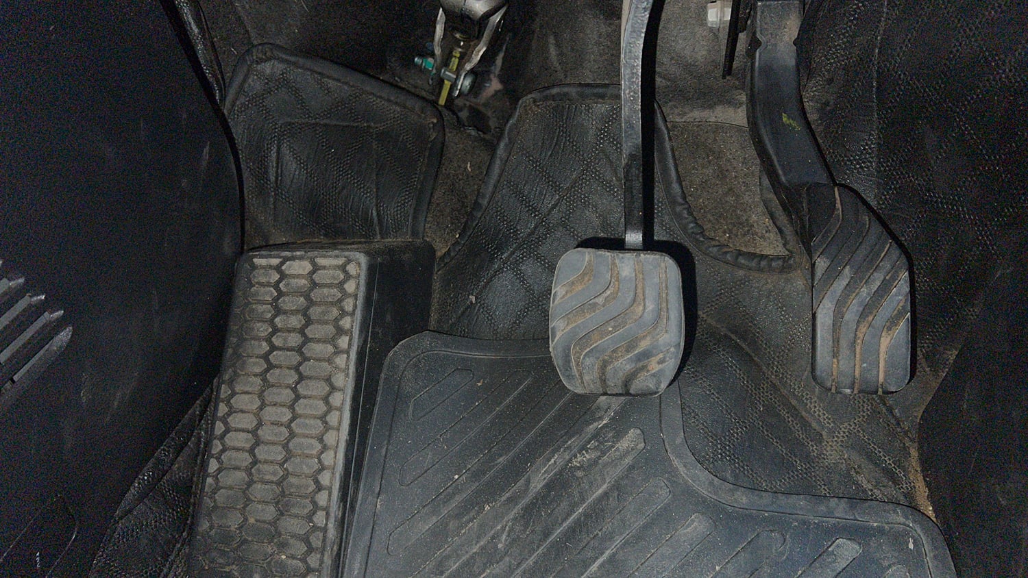 Used 2023 Nissan Magnite XV Premium Turbo CVT Dual Tone Petrol Automatic interior PEDALS VIEW