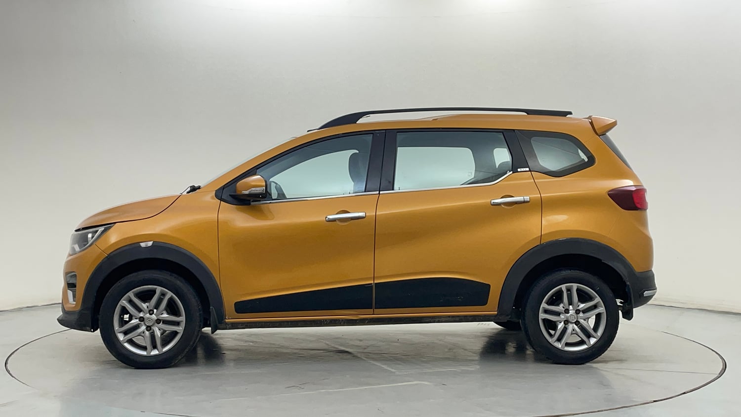 Used 2020 Renault Triber RXZ EASY-R AMT Petrol Automatic exterior LEFT SIDE VIEW