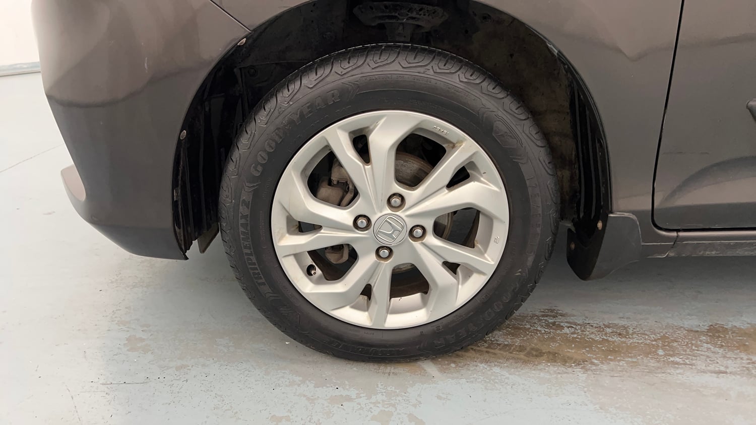 Used 2020 Honda Amaze 1.2 VX MT Petrol Petrol Manual tyres LEFT FRONT TYRE RIM VIEW