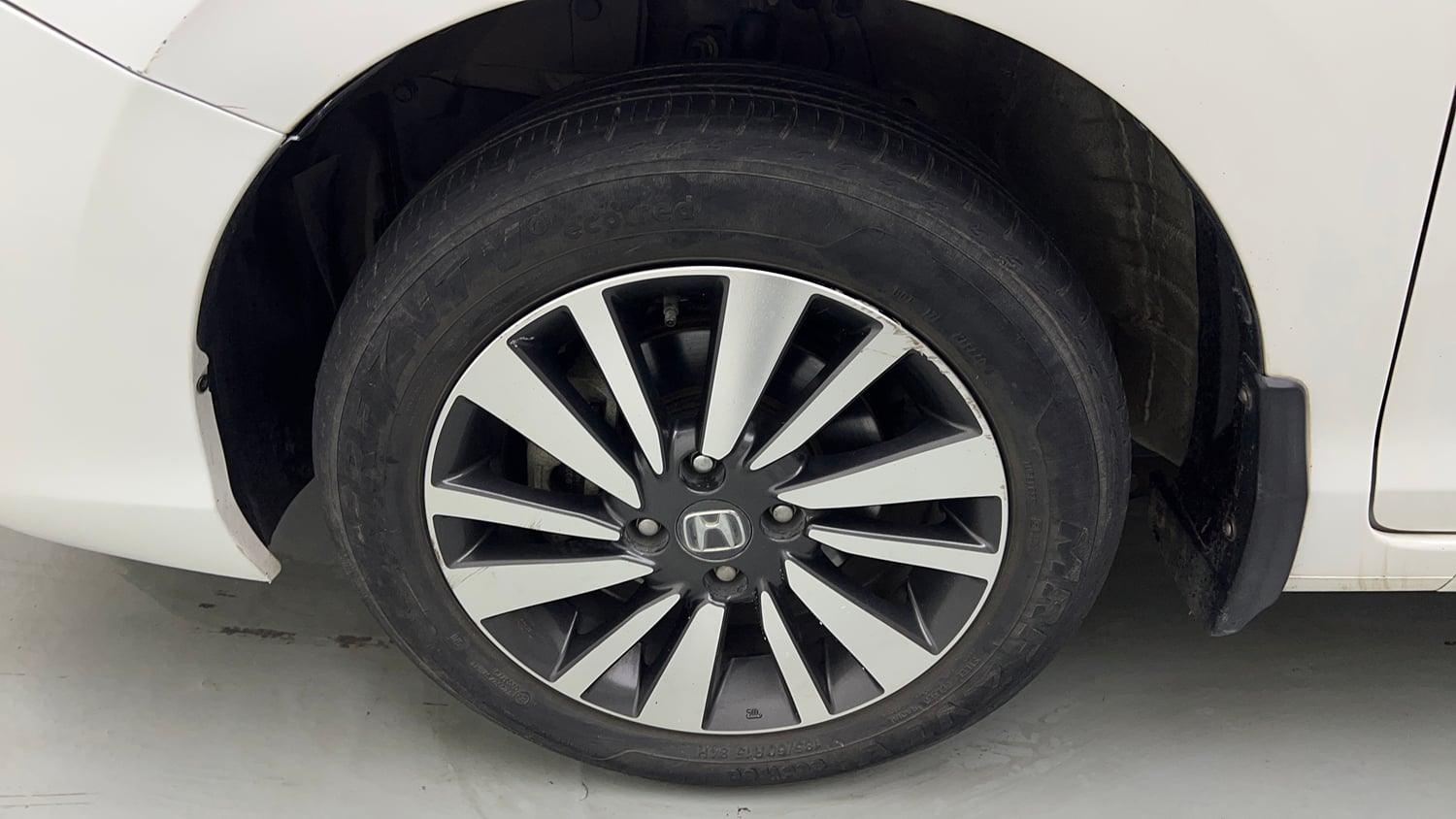 Used 2024 Honda City Elegant Edition CVT Petrol Automatic tyres LEFT FRONT TYRE RIM VIEW