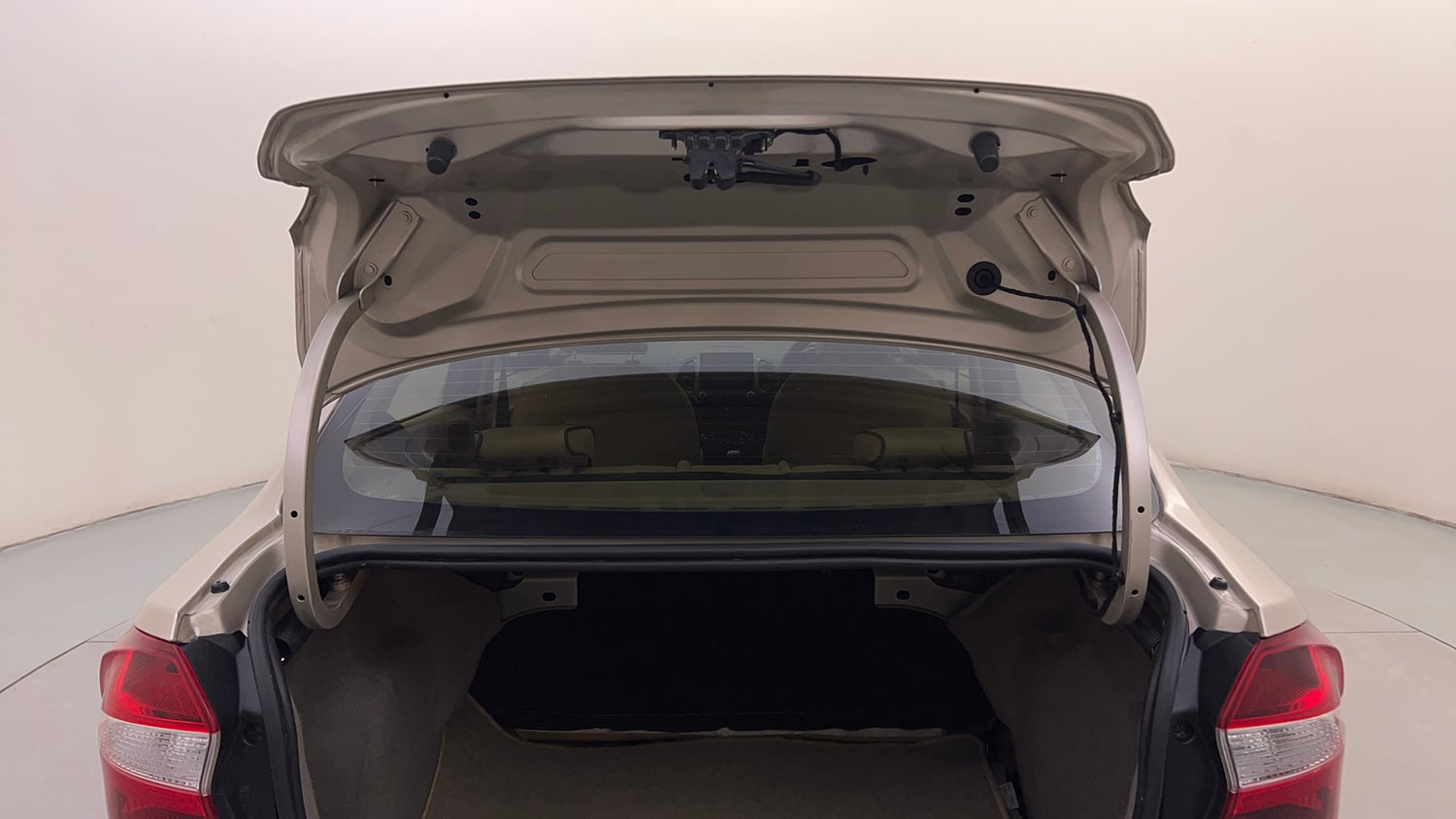 Used 2019 Ford Figo Aspire Titanium 1.2 Ti-VCT Petrol Manual interior DICKY DOOR OPEN VIEW