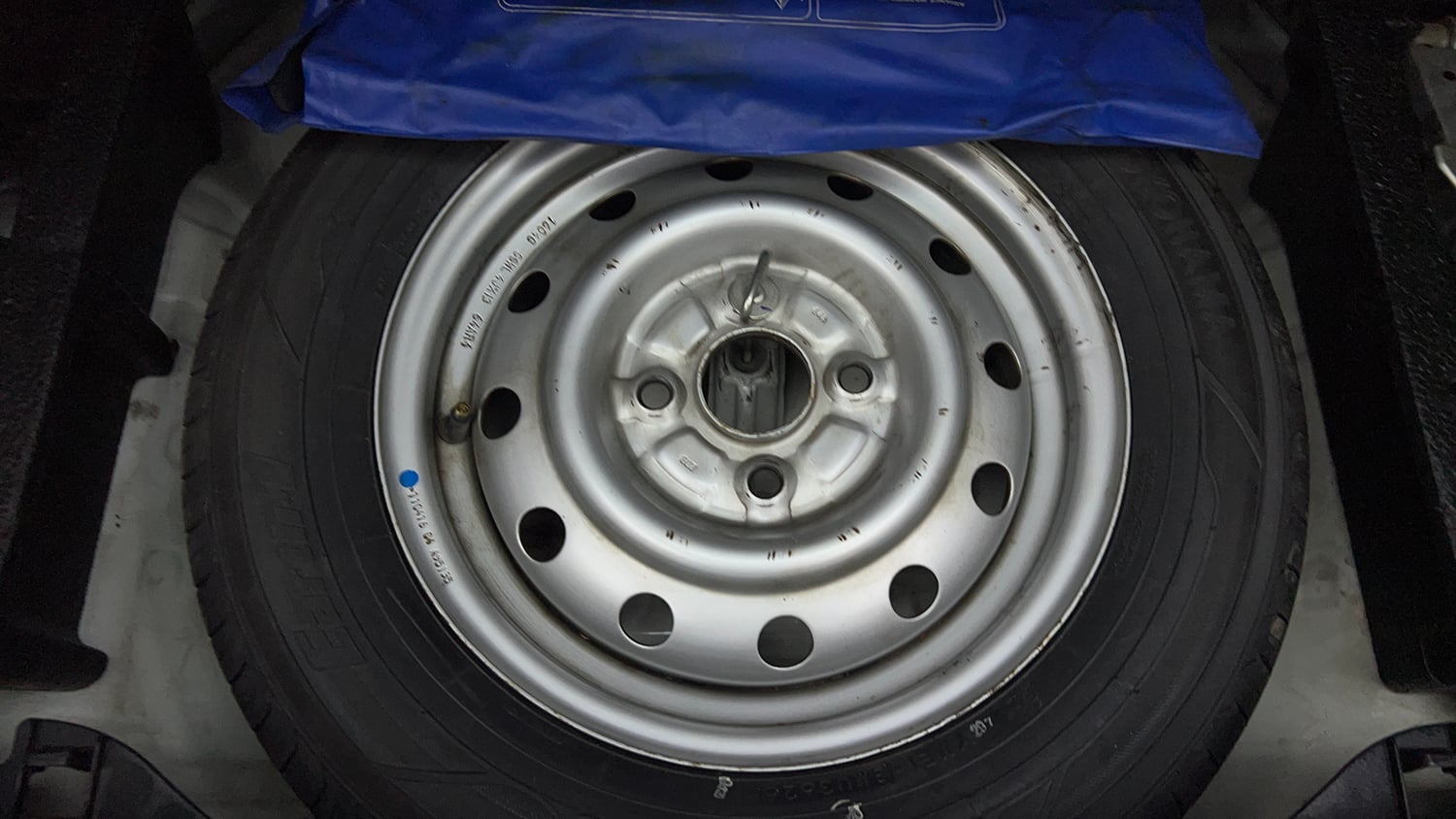 Used 2016 Maruti Suzuki Wagon R LXI Petrol Manual tyres SPARE TYRE VIEW