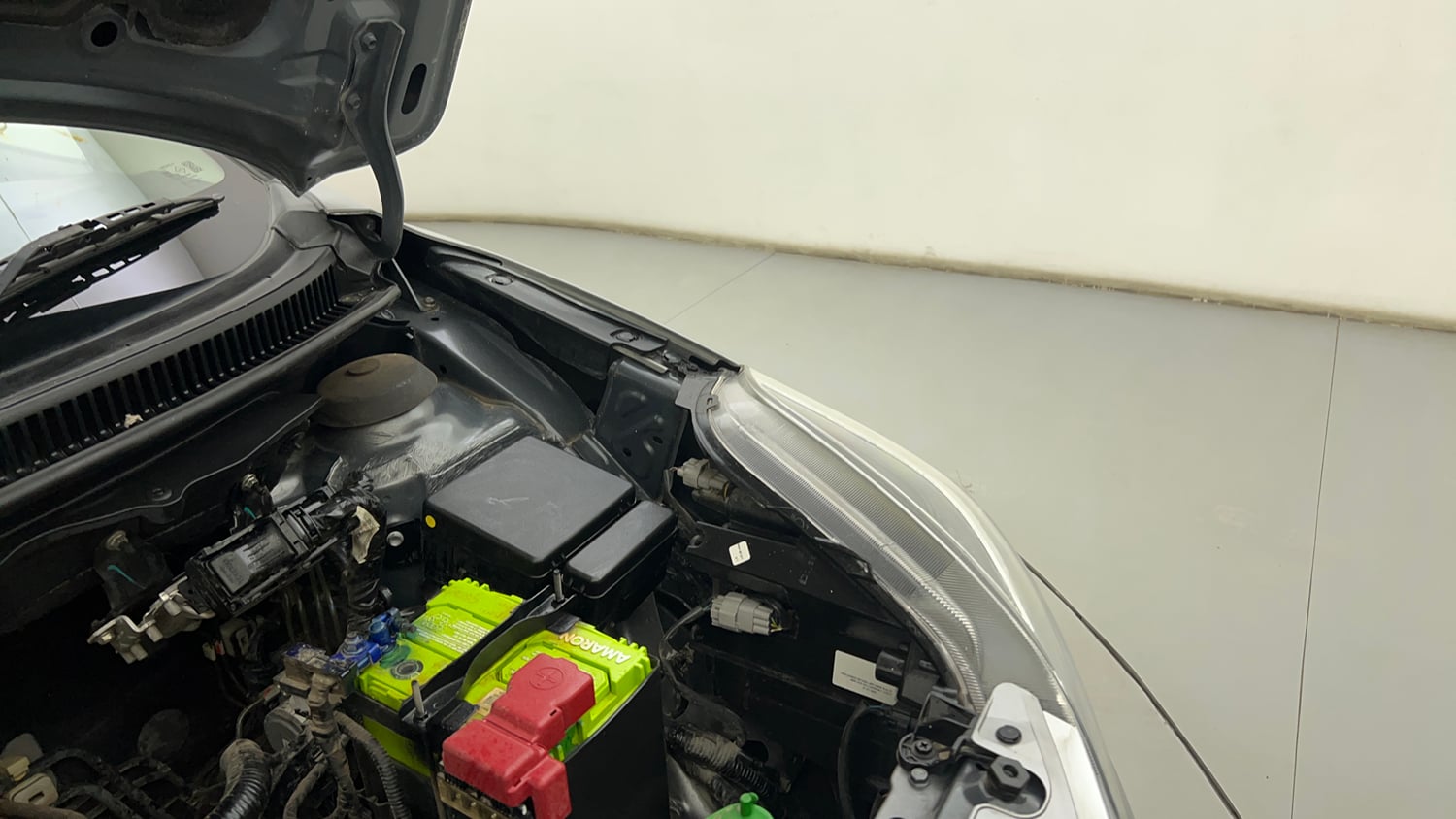 Used 2021 Maruti Suzuki Baleno Delta Petrol Manual engine ENGINE LEFT SIDE HINGE & APRON VIEW