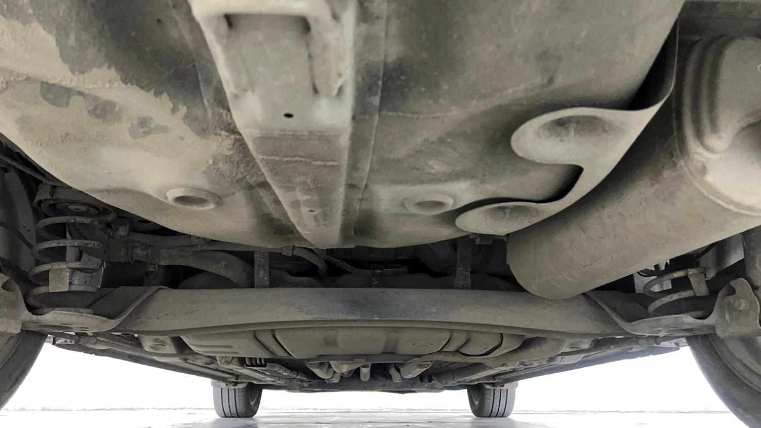 Used 2019 Hyundai Verna SX (O) 1.6 CRDi  AT Diesel Automatic extra REAR UNDERBODY VIEW (TAKEN FROM REAR)