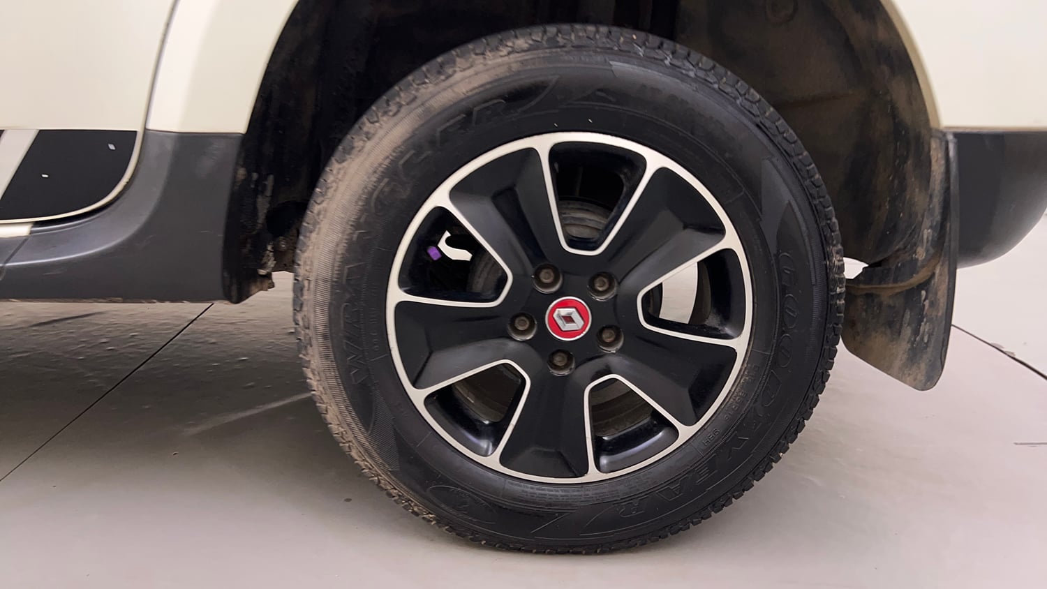 Used 2017 Renault Duster RXS CVT Petrol Automatic tyres LEFT REAR TYRE RIM VIEW